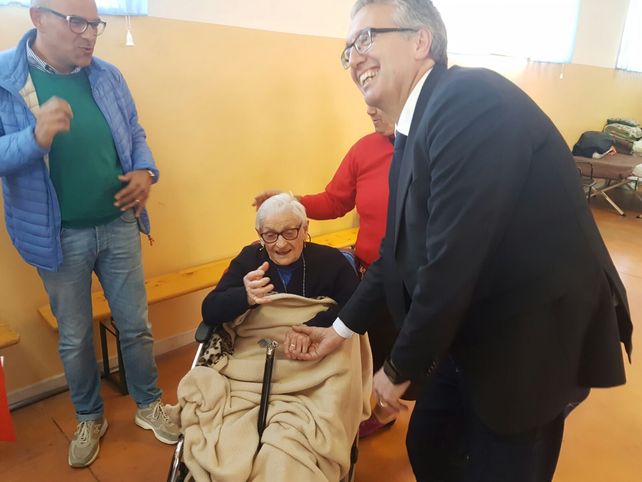 A salvo. Rosa Ercoli (en silla de ruedas)