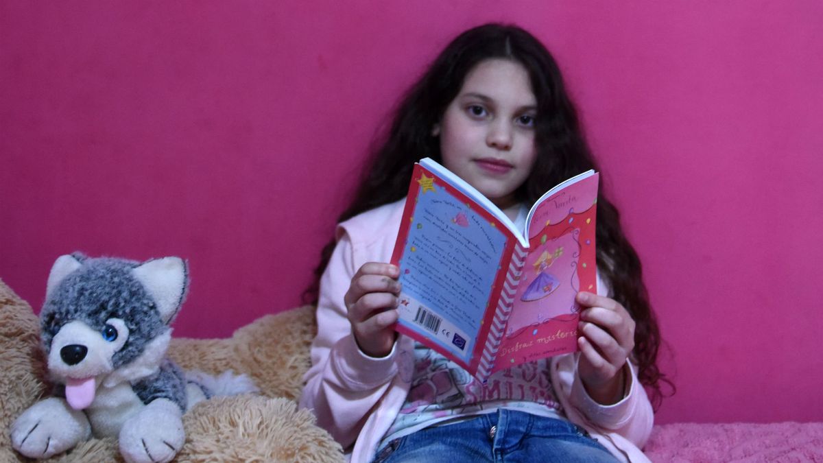 Sofía, la nena que en un año leyó más de 200 libros de cuentos