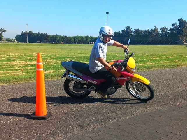 Evalúan ampliar las pruebas de manejo a quienes renueven el carnet de moto: Hay gente que ya conduce y no tiene requisitos mínimos