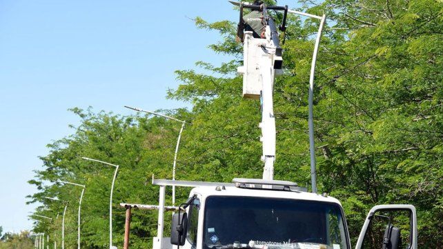 Retiran preventivamente luminarias de alumbrado público de los balnearios municipales Paso Verá