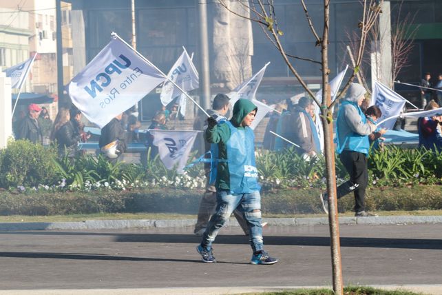 UPCN se movilizó a Casa de Gobierno en rechazo de la propuesta salarial del Gobierno