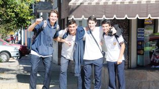 En familia o con amigos, el barrio se llena de buena energía
