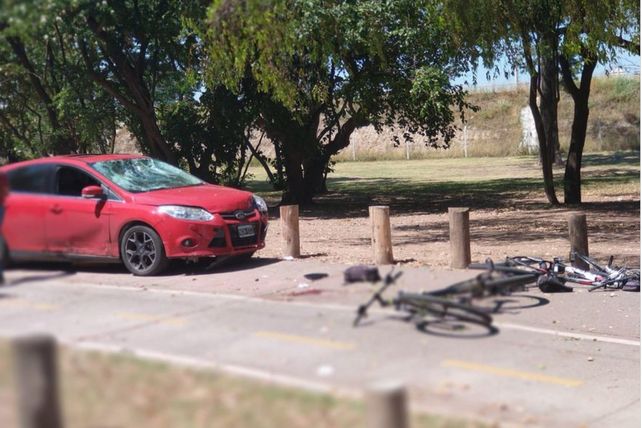 Un automovilista atropelló a cinco ciclistas en los Bosques de Palermo