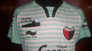 Colón lució una camiseta especial por el submarino ARA San Juan