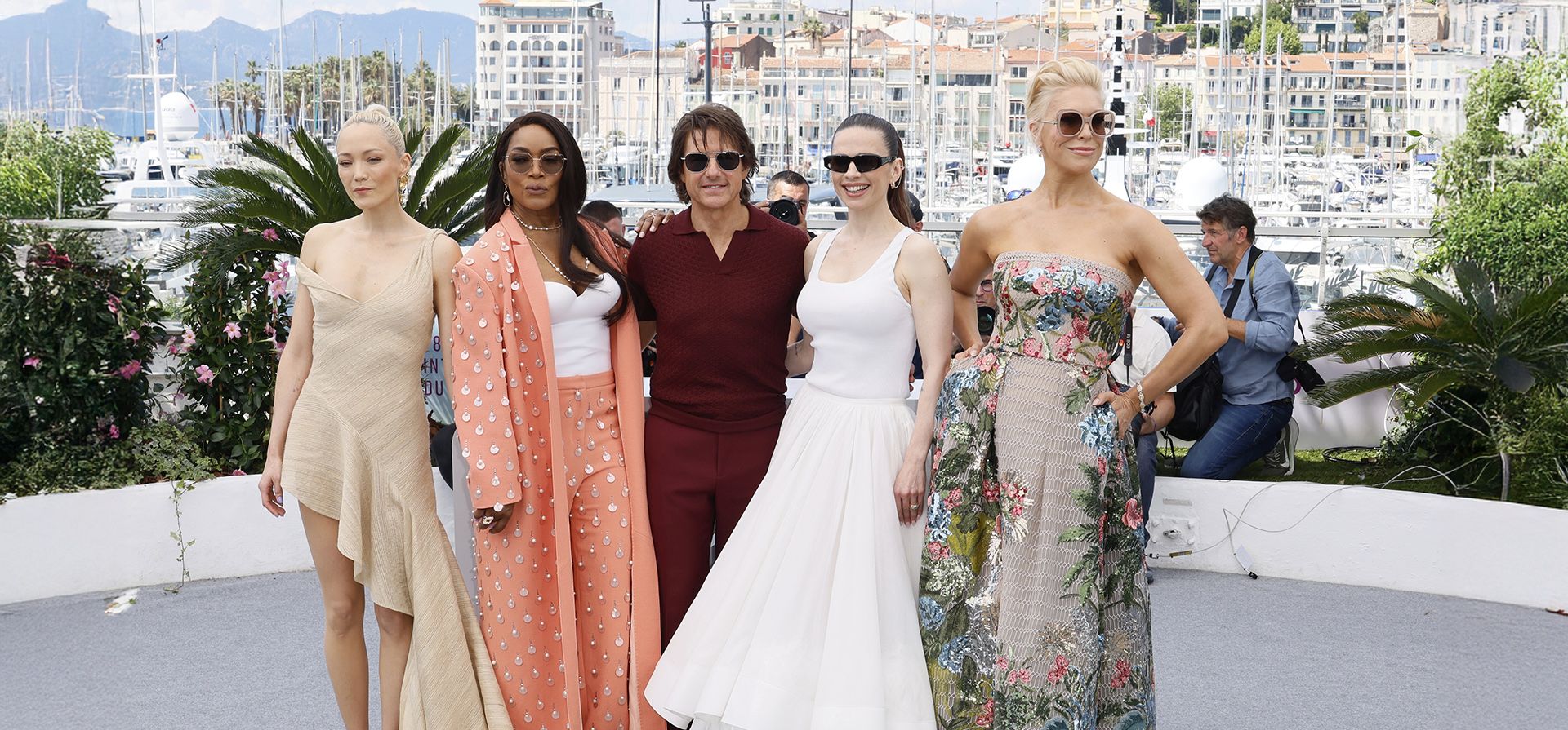 Hannah Waddingham (de izquierda a derecha), Hayley Atwell, Tom Cruise, Angela Bassett y Pom Klementieff posan para los fotógrafos durante la sesión fotográfica de la película «Misión: Imposible – El ajuste de cuentas final» en el 78.º Festival Internacional de Cine de Cannes, sur de Francia, el miércoles 14 de mayo de 2025. (Foto de Scott A. Garfitt/Invision/AP) Hannah Waddingham (de izquierda a derecha), Hayley Atwell, Tom Cruise, Angela Bassett y Pom Klementieff posan para los fotógrafos durante la sesión fotográfica de la película «Misión: Imposible – El ajuste de cuentas final» en el 78.º Festival Internacional de Cine de Cannes, sur de Francia, el miércoles 14 de mayo de 2025. (Foto de Scott A. Garfitt/Invision/AP)