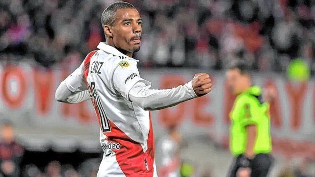 River recibió una oferta formal de Flamengo por De La Cruz