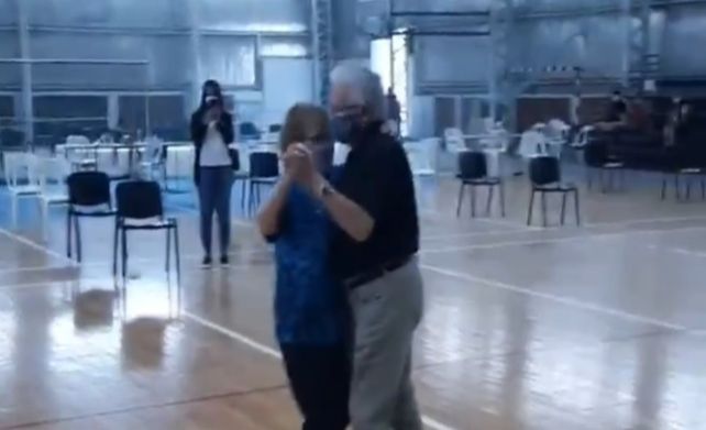 Vals. “Nosotros llegamos y charlando