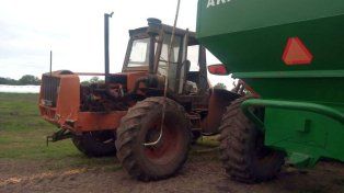 Un joven sufrió fractura de cadera al ser atropellado por un tractor. El accidente laboral ocurrió en un establecimiento rural del departamento Federal.