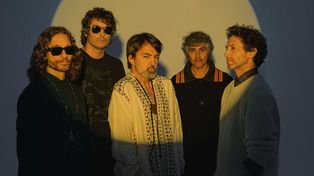 Adrián Dárgelos (centro), al frente del grupo desde hace 30 años.
