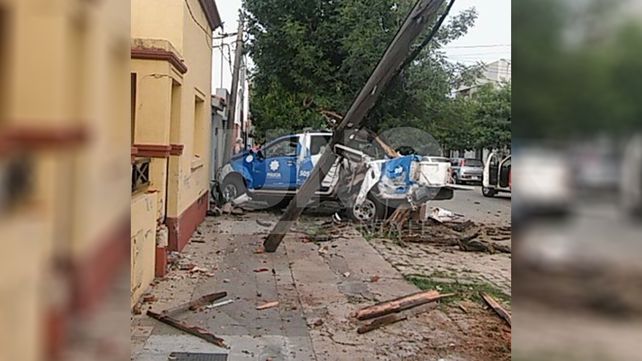 Persecución y violento choque de un patrullero con dos policías heridos