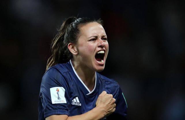 Se celebra el primer Día de la futbolista