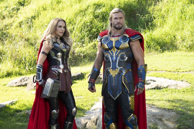 Natalie Portman se convierte en Poderosa Thor y hace equipo con Chris Hemsworth.&nbsp; 