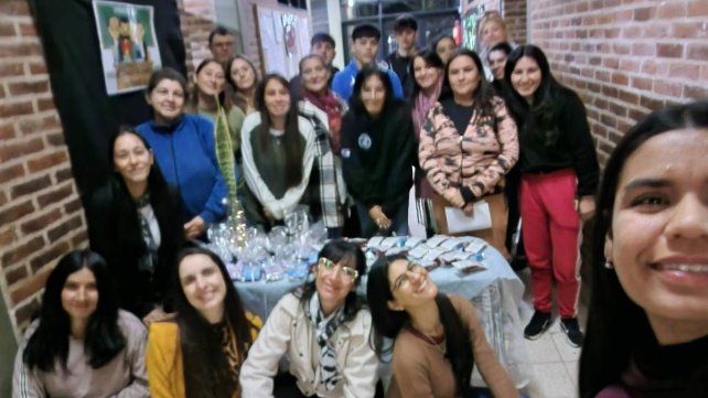 Docentes y vecinos de Hernandarias rechazan alternativas de absorción o desplazamiento de horas propuestas por el CGE. Exigen la creación de un cargo de rector