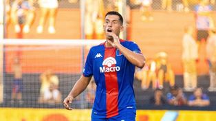 Nehuén Paz, con la camiseta de Tigre. Es uno de los defensores apuntados para reforzar la zaga de Newells&nbsp;