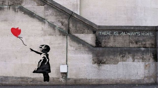 Banksy&nbsp;es el seudónimo de un prolífico artista del street art británico.