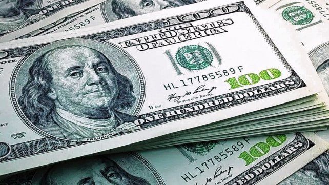 El dólar blue cerró a $1.026 en Santa Fe este martes.