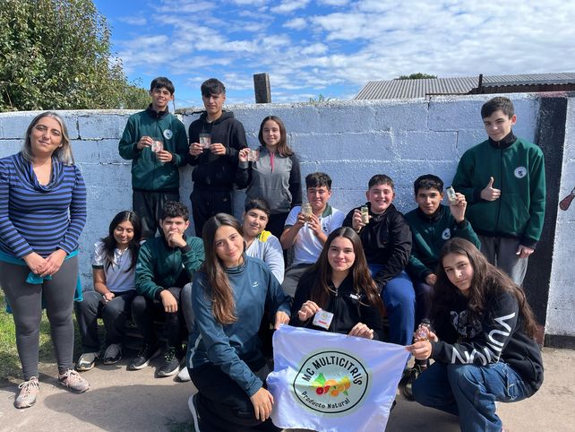 Los alumnos de segundo año son los encargados de llevar adelante el proyecto de jugos y sopas saludables.