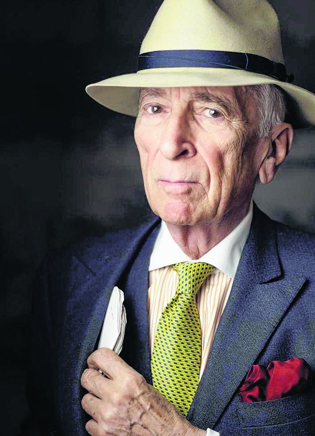 Un dandy. Talese luce su rigurosa elegancia.&nbsp;