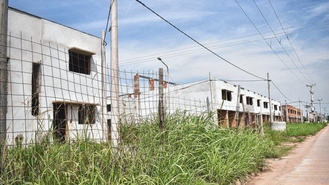 Viviendas que se retomará su construcción en barrio Esmeralda Este.