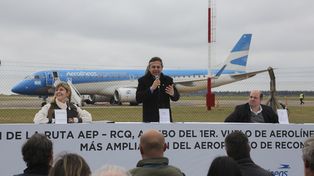 El ministro Giuliano estuvo en Reconquista y presentó la nueva conexión aérea con Buenos Aires