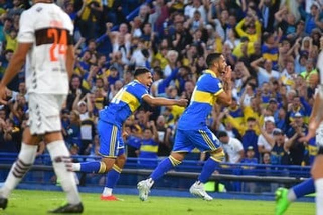 Nicolás Figal festeja su tanto el primero de los tres goles locales.