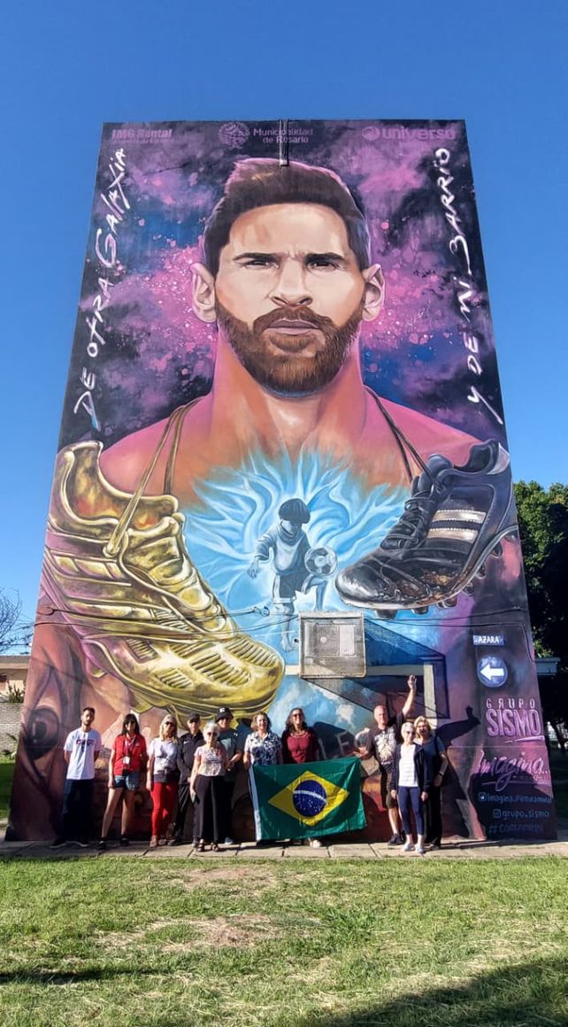 Por el centro, el río y el barrio de Messi: los guías turísticos ganan espacios