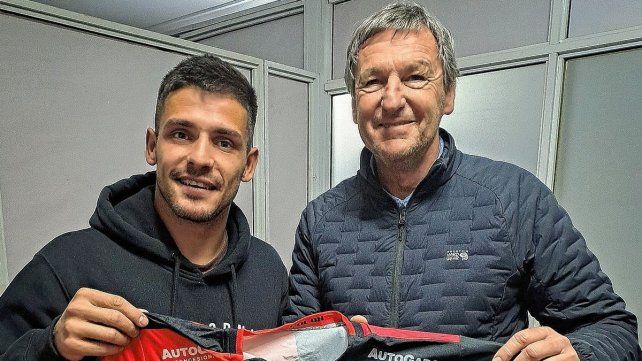 Colón hizo oficial la firma de contrato de Oscar Garrido