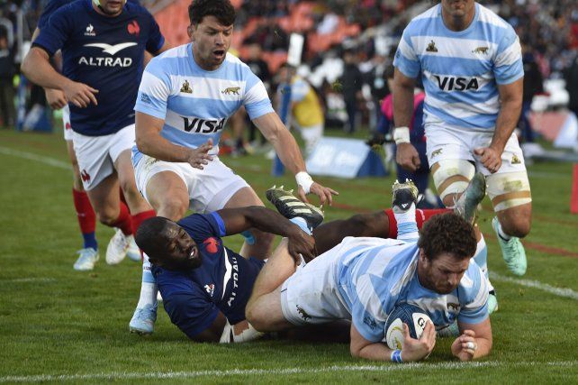 El capitán muestra el camino. Tras una jugada preparada