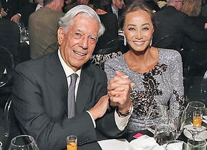 Vivo una gran pasión, dijo Vargas Llosa, en pareja con la mamá de Enrique Iglesias