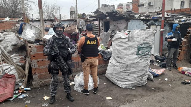 Cuatro detenidos y una importante cantidad de bronce secuestrado en un allanamiento a una chatarrería