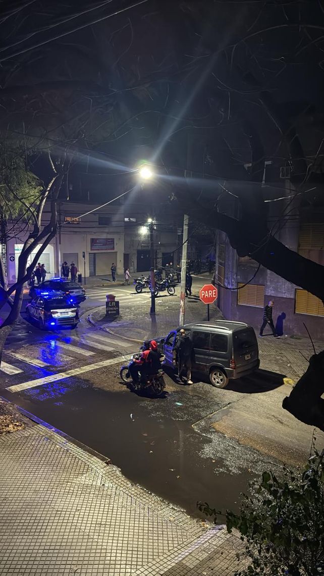 El ataque a balazos ocurrió minutos después de las 19 en Virasoro al 1900.