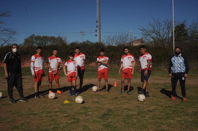 Promueven en Rosario la práctica de fútbol para niñas y niños con parálisis cerebral