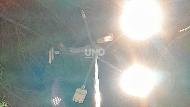 Sin salida: un ladrón fue sorprendido y apresado cuando robaba una farola del Parque Juan de Garay