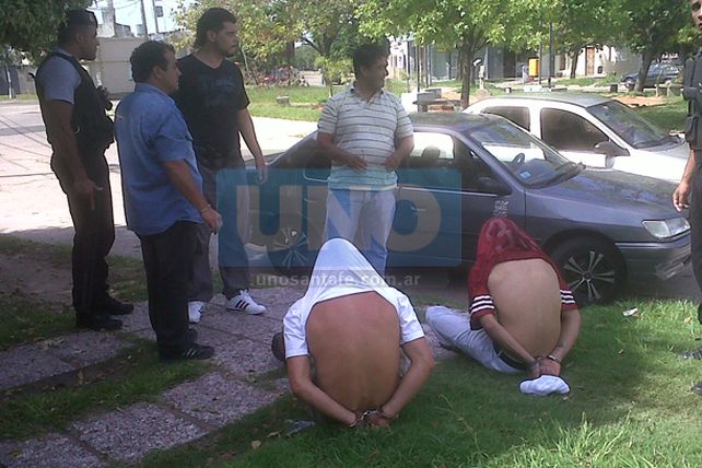 Atraparon a dos delincuentes armados en el barrio Mayoraz
