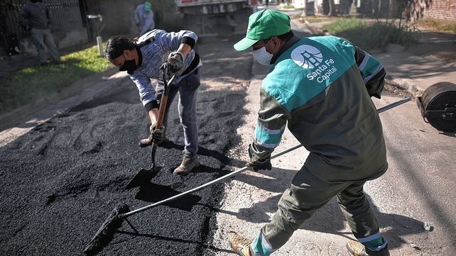 Trabajos de bacheo en la ciudad de Santa Fe