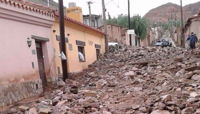Destrozos. Las calles Jujuy y Alberro fueron las más castigadas.