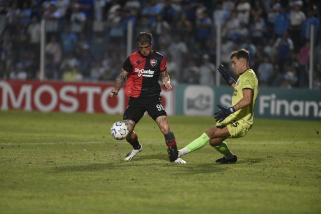 El Colo Ramírez entró en el 2º tiempo ante Atlético en Tucumán y le cometieron un penal. Este domingo irá desde el inicio.