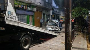 El choque provocó daños importantísimos en dos viviendas linderas.