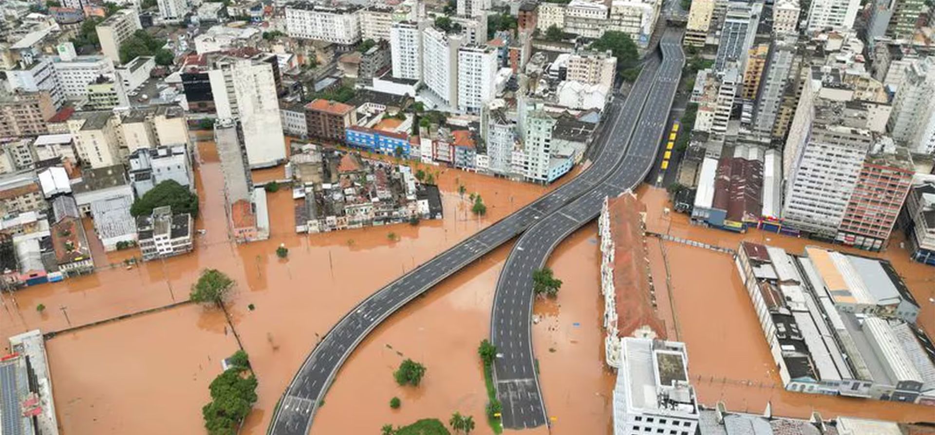 Imagen desde un dron del centro inundado de Porto Alegre, Rio Grande do Sul, Brasil. 5 mayo 2024. REUTERS/Renan Mattos Imagen desde un dron del centro inundado de Porto Alegre, Rio Grande do Sul, Brasil. 5 mayo 2024. REUTERS/Renan Mattos