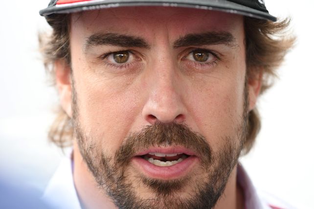 Fernando Alonso anunció su retiro de la Fórmula Uno con un video en Twitter. 