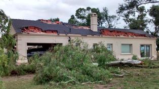 Un tornado afectó parte de la ciudad de Arrecifes provocando daños materiales