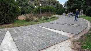 La plaza Sáenz Peña sigue cerrada al público.