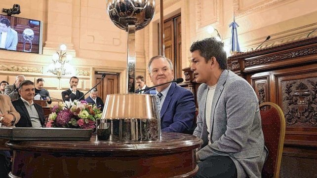 El Pulga Rodríguez recibió un reconocimiento en la Cámara de Senadores de Santa Fe.