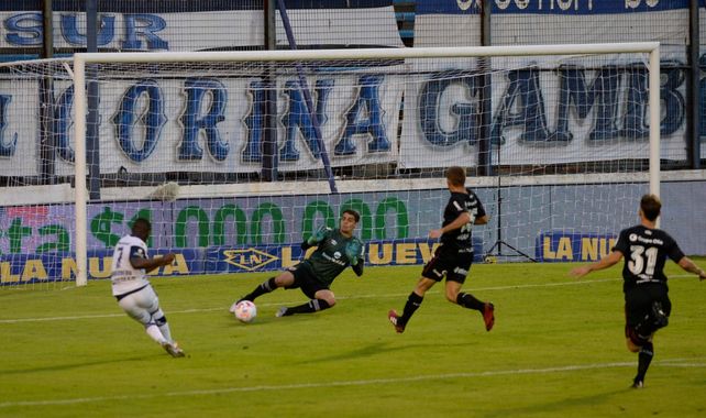 Newells perdió jugando mal y en esta ocasión la fuerza de voluntad no le alcanzó