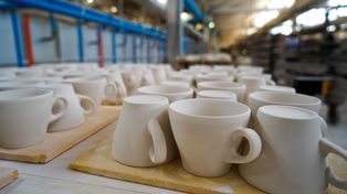 Verbano: la transformación de la fábrica de porcelana que resistió décadas de crisis en el país