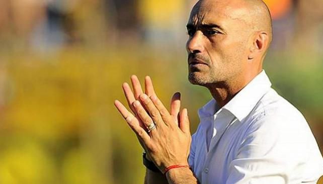 A la espera. Paolo Montero está a horas de ser oficializado como técnico canalla. No habrá trabas desde el club sabalero.