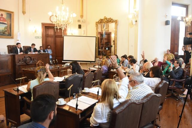 Con el retiro de Etienot, Cambiemos logró aprobar  la Tributaria y el Presupuesto