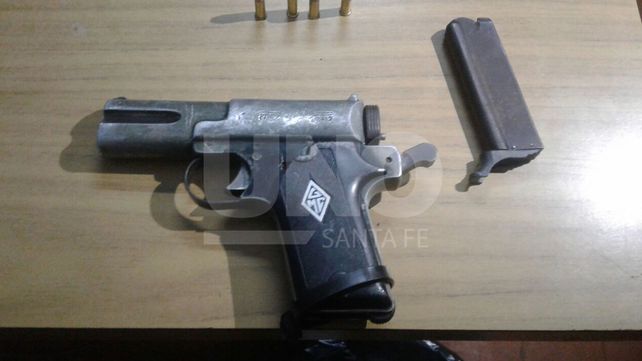 Persiguieron y aprehendieron a una pareja que asaltó un local de telefonía celular