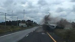 Manejaba sin problemas y debió apelar a su muñeca para evitar una tragedia