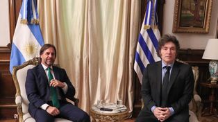 El presidente Javier Milei mantuvo una extensa reunión de una hora en Casa Rosada con su par de Uruguay, Luis Lacalle Pou.